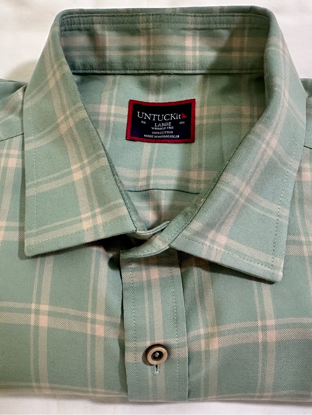 UNTUCKit Men's Light Green/Tan Plaid Button-Up Shirt in 100% Cotton